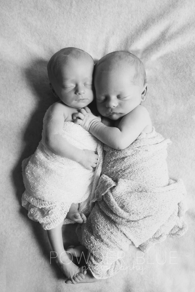 Read more about the article Newborn Twins Ryan & Kaitlyn | Pittsburgh Newborn Baby Photographer