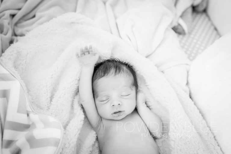 Read more about the article Pittsburgh Lifestyle Newborn Photographer | Baby Tyler & Family| Upper St. Clair PA