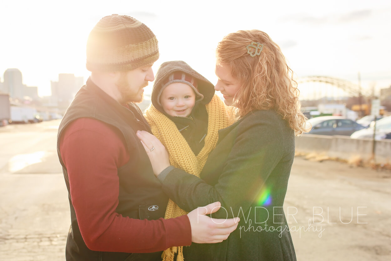 Read more about the article Pittsburgh Maternity Photographer | Raufer Maternity Toddler Family Portrait | Strip District Pittsburgh