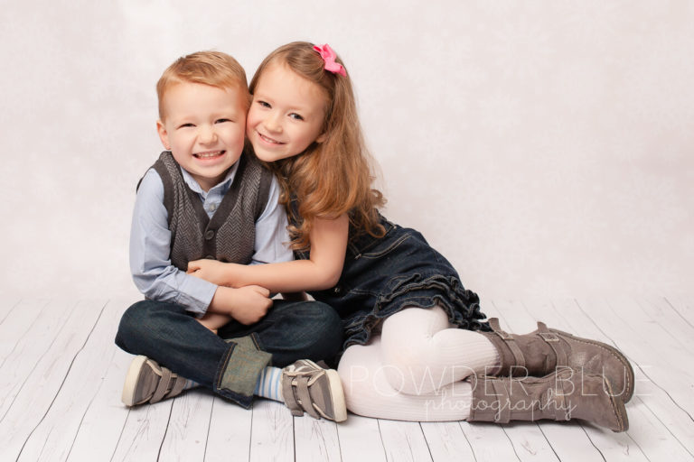 Read more about the article Pittsburgh Children’s Photographer | Winter Mini Sessions | Larocca & Wetzel Families