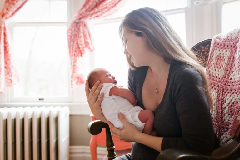 Read more about the article Pittsburgh Newborn Photographer | Baby Annie | Lifestyle Newborn Session